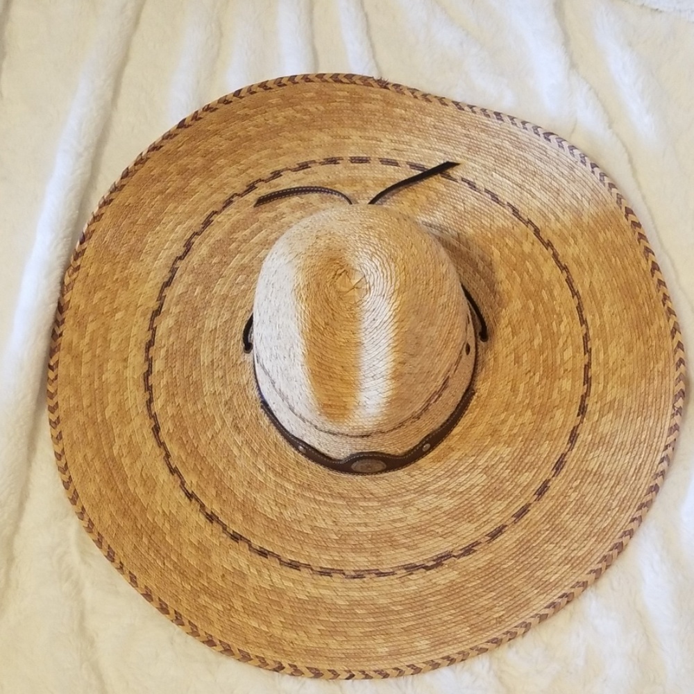 Boyfriend cowboy hat with super large brim. Cool.